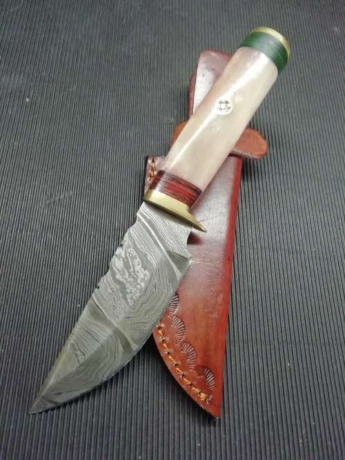 HANDMADE DAMASCUS STEEL HUNTING KNIFE !!!