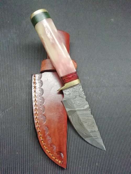 HANDMADE DAMASCUS STEEL HUNTING KNIFE !!!