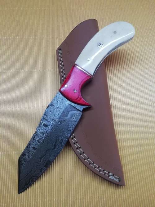 HANDMADE DAMASCUS STEEL HUNTING KNIFE !!!