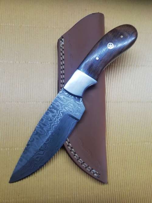 HANDMADE DAMASCUS STEEL HUNTING KNIFE !!!