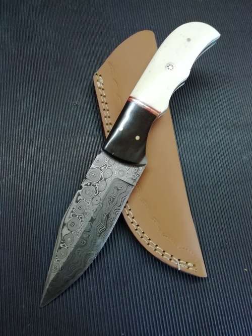 HANDMADE DAMASCUS STEEL HUNTING KNIFE !!!