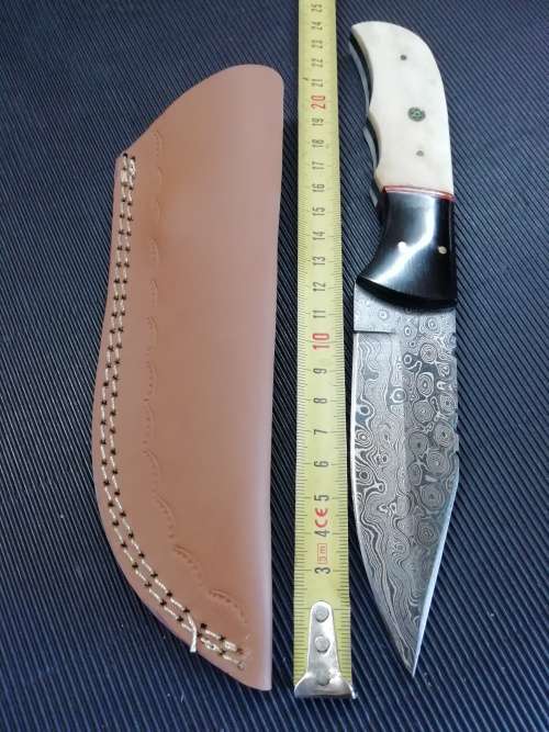 HANDMADE DAMASCUS STEEL HUNTING KNIFE !!!