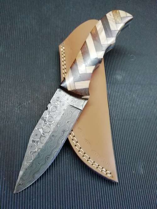 HANDMADE DAMASCUS STEEL HUNTING KNIFE !!!