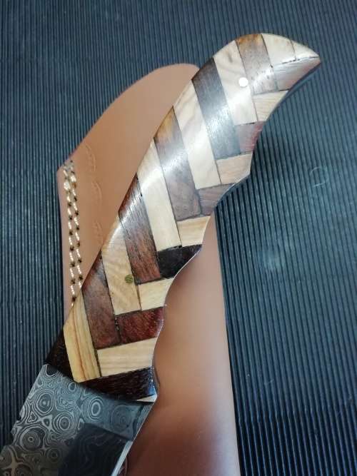 HANDMADE DAMASCUS STEEL HUNTING KNIFE !!!