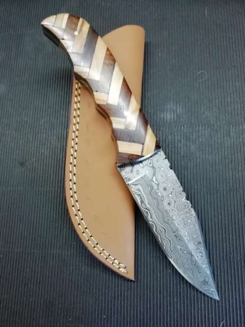 HANDMADE DAMASCUS STEEL HUNTING KNIFE !!!