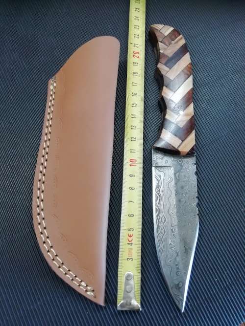 HANDMADE DAMASCUS STEEL HUNTING KNIFE !!!