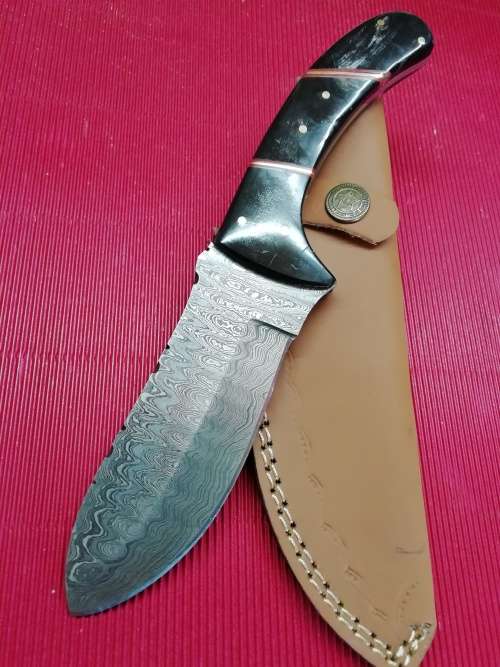 HANDMADE DAMASCUS STEEL HUNTING KNIFE !!!