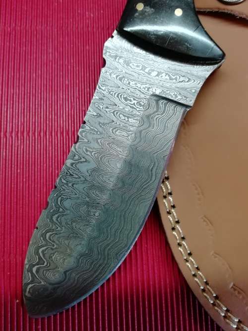 HANDMADE DAMASCUS STEEL HUNTING KNIFE !!!