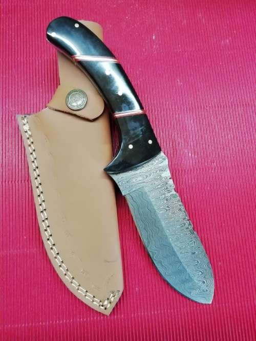 HANDMADE DAMASCUS STEEL HUNTING KNIFE !!!