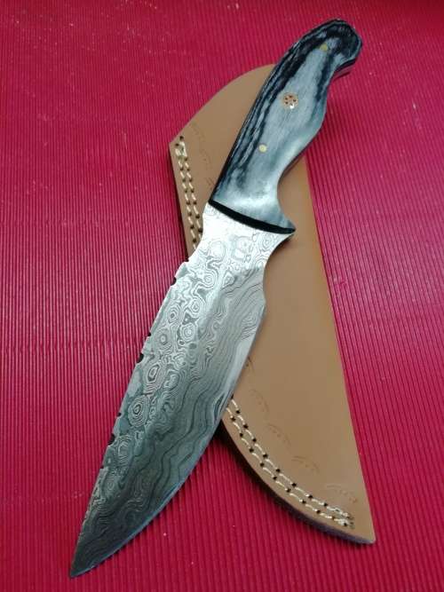 HANDMADE DAMASCUS STEEL HUNTING KNIFE !!!