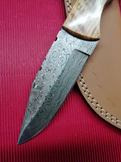 HANDMADE DAMASCUS STEEL HUNTING KNIFE !!!