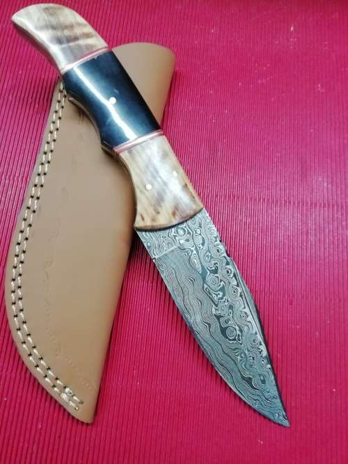 HANDMADE DAMASCUS STEEL HUNTING KNIFE !!!