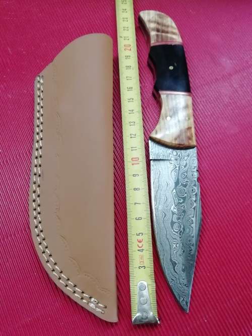 HANDMADE DAMASCUS STEEL HUNTING KNIFE !!!