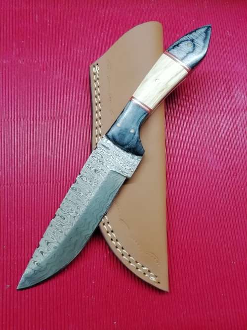 HANDMADE DAMASCUS STEEL HUNTING KNIFE !!!