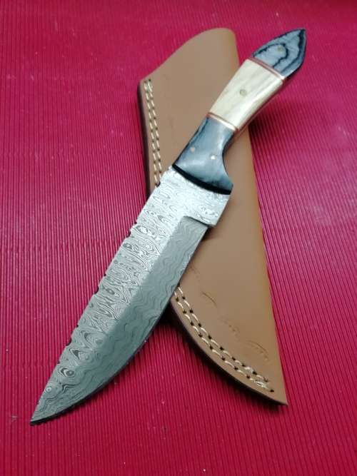 HANDMADE DAMASCUS STEEL HUNTING KNIFE !!!