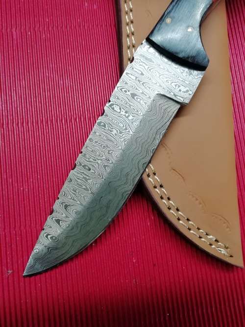 HANDMADE DAMASCUS STEEL HUNTING KNIFE !!!