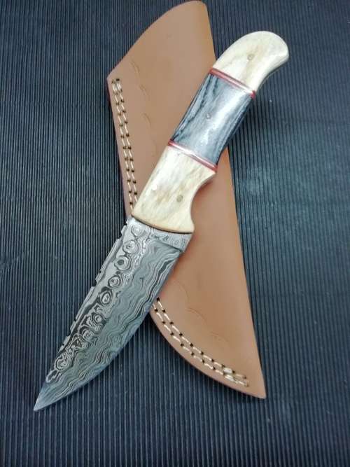 HANDMADE DAMASCUS STEEL HUNTING KNIFE !!!