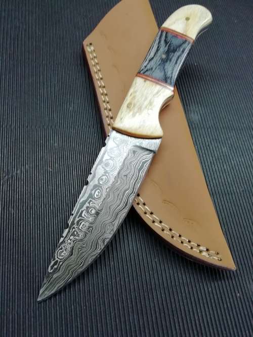 HANDMADE DAMASCUS STEEL HUNTING KNIFE !!!