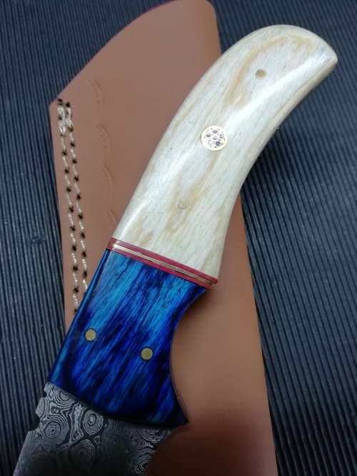 HANDMADE DAMASCUS STEEL HUNTING KNIFE !!!