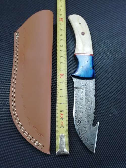 HANDMADE DAMASCUS STEEL HUNTING KNIFE !!!