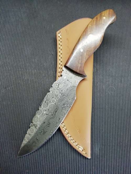 HANDMADE DAMASCUS STEEL HUNTING KNIFE !!!