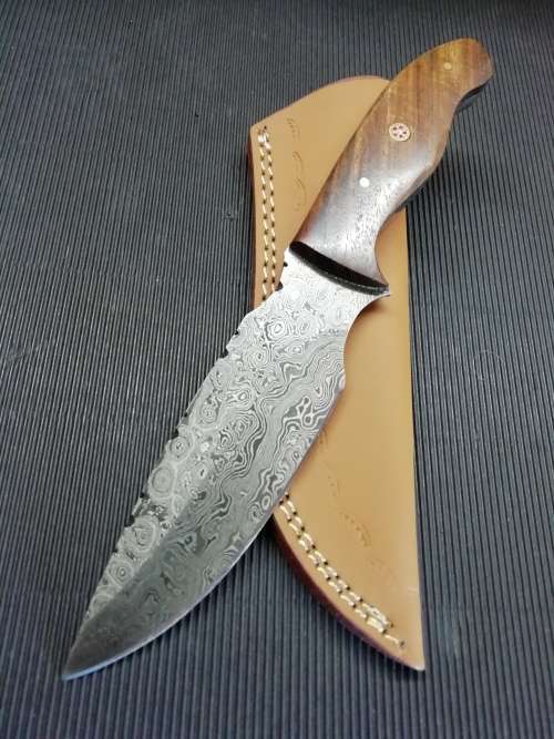HANDMADE DAMASCUS STEEL HUNTING KNIFE !!!