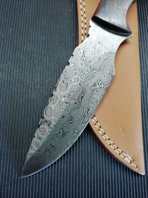HANDMADE DAMASCUS STEEL HUNTING KNIFE !!!