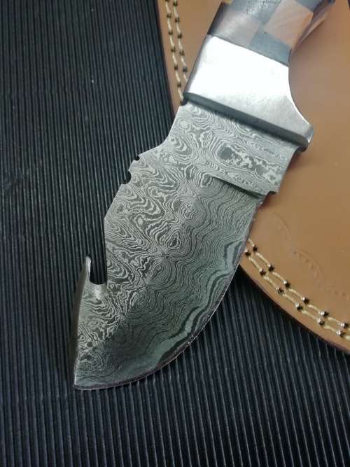 HANDMADE DAMASCUS STEEL HUNTING KNIFE !!!