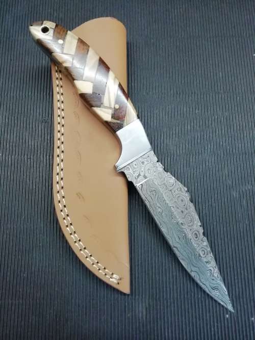 HANDMADE DAMASCUS STEEL HUNTING KNIFE !!!