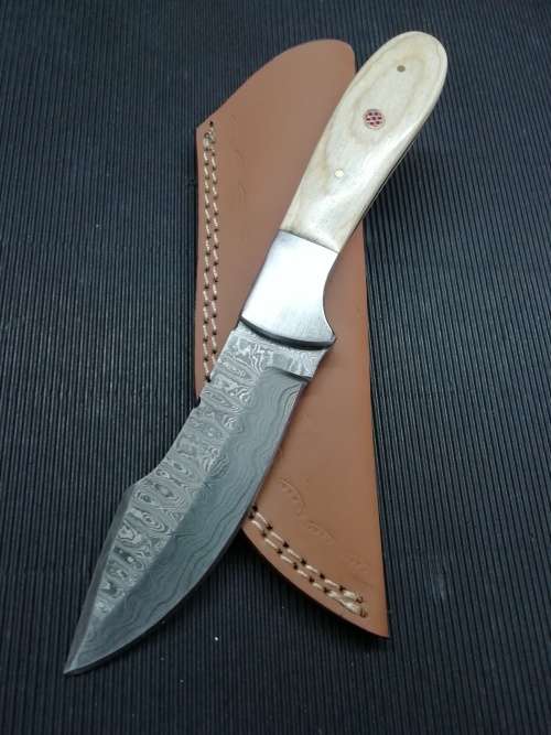 HANDMADE DAMASCUS STEEL HUNTING KNIFE !!!