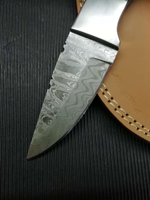 HANDMADE DAMASCUS STEEL HUNTING KNIFE !!!