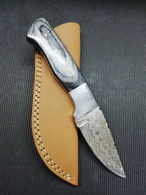 HANDMADE DAMASCUS STEEL HUNTING KNIFE !!!