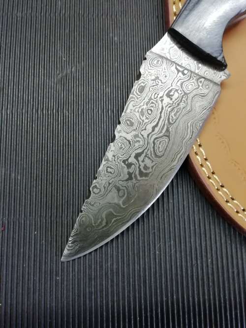 HANDMADE DAMASCUS STEEL HUNTING KNIFE !!!