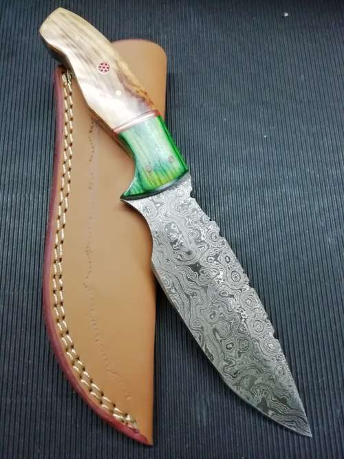 HANDMADE DAMASCUS STEEL HUNTING KNIFE !!!