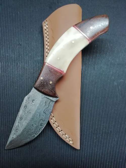 HANDMADE DAMASCUS STEEL HUNTING KNIFE !!!