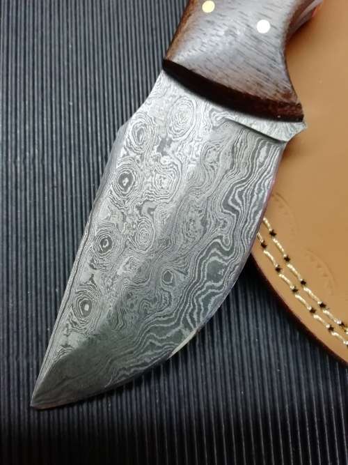HANDMADE DAMASCUS STEEL HUNTING KNIFE !!!