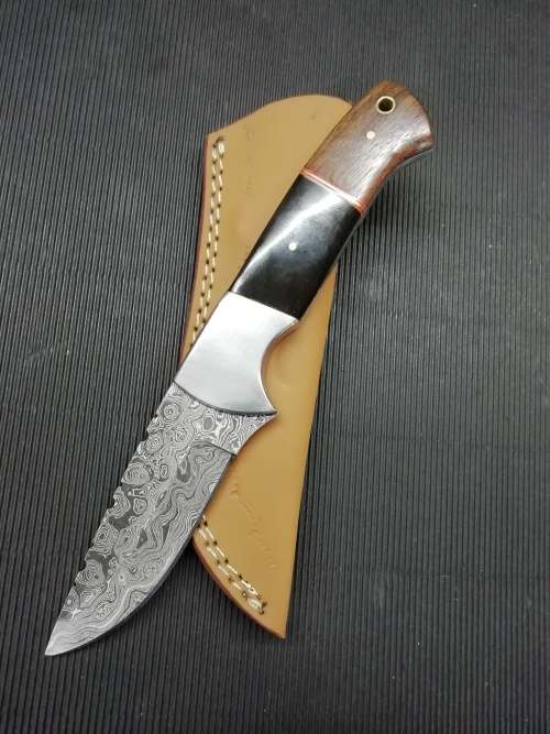 HANDMADE DAMASCUS STEEL HUNTING KNIFE !!!