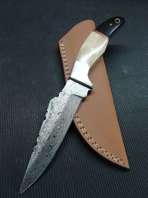 HANDMADE DAMASCUS STEEL HUNTING KNIFE !!!
