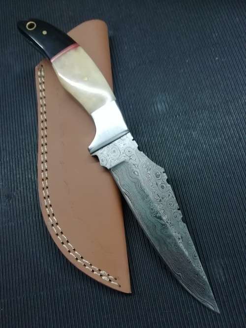 HANDMADE DAMASCUS STEEL HUNTING KNIFE !!!