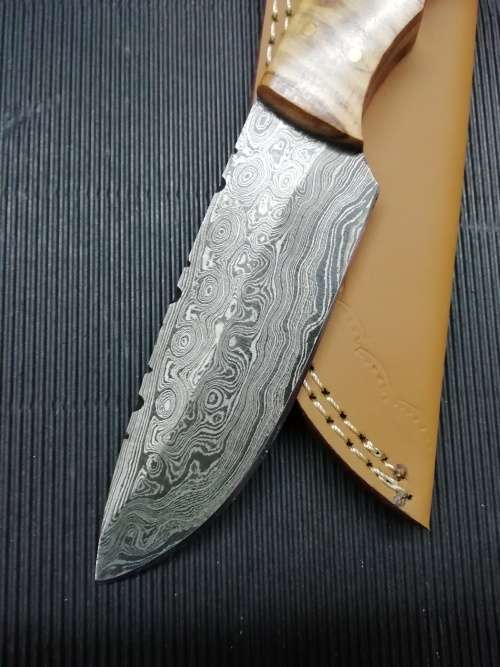 HANDMADE DAMASCUS STEEL HUNTING KNIFE !!!