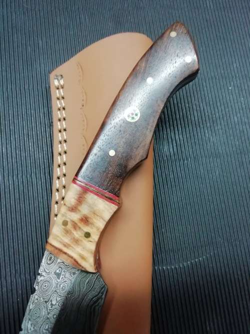 HANDMADE DAMASCUS STEEL HUNTING KNIFE !!!