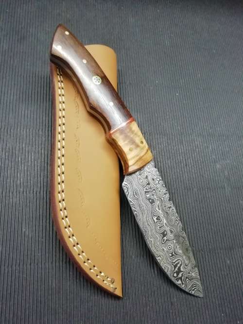 HANDMADE DAMASCUS STEEL HUNTING KNIFE !!!