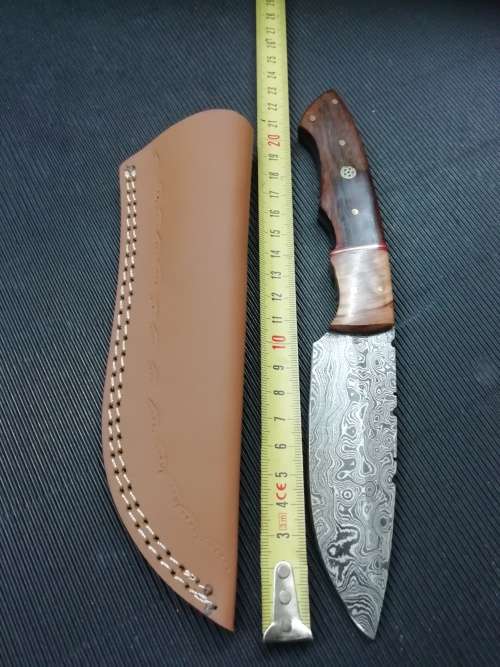 HANDMADE DAMASCUS STEEL HUNTING KNIFE !!!