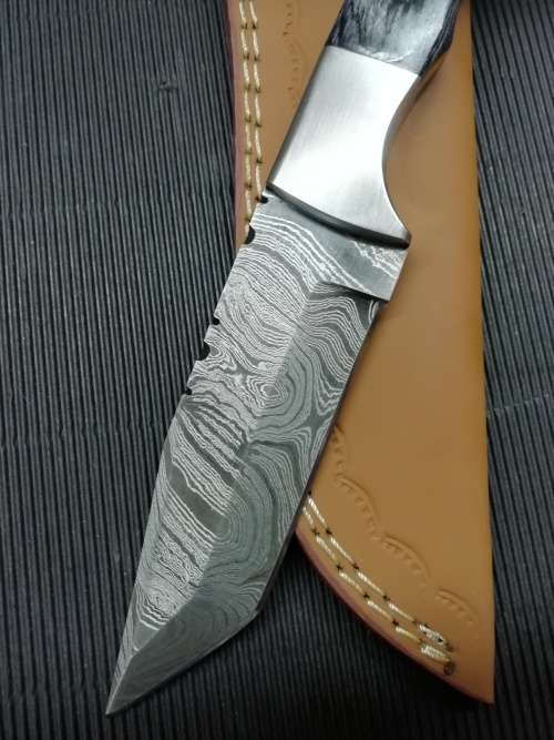 HANDMADE DAMASCUS STEEL HUNTING KNIFE !!!