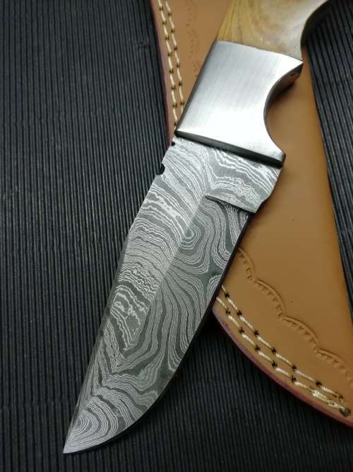 HANDMADE DAMASCUS STEEL HUNTING KNIFE !!!