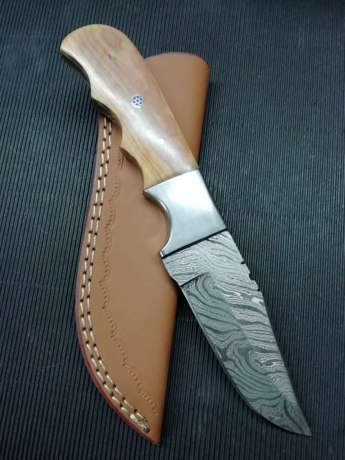 HANDMADE DAMASCUS STEEL HUNTING KNIFE !!!