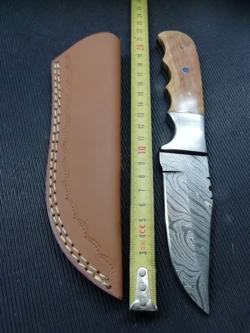 HANDMADE DAMASCUS STEEL HUNTING KNIFE !!!