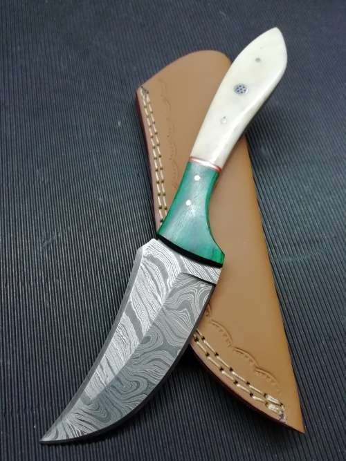 HANDMADE DAMASCUS STEEL HUNTING KNIFE !!!