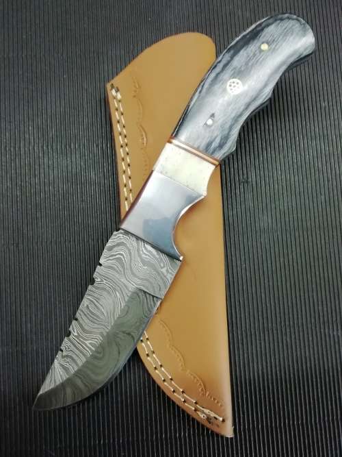 HANDMADE DAMASCUS STEEL HUNTING KNIFE !!!