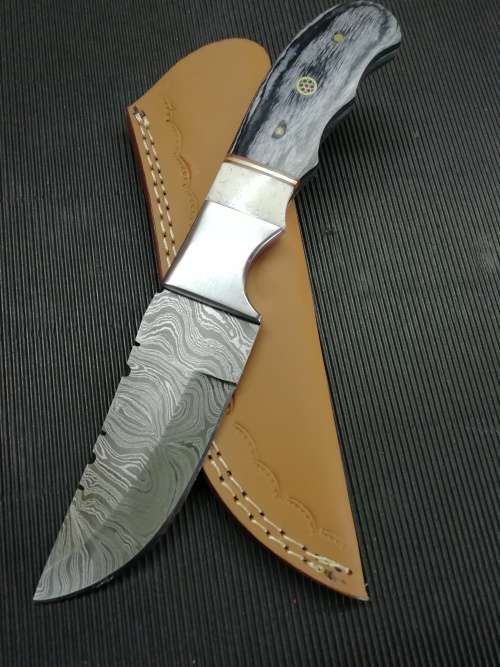 HANDMADE DAMASCUS STEEL HUNTING KNIFE !!!